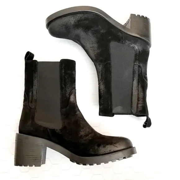 Women’s Emanuele Crasto Black Chelsea Distressed Suede Lug Sole Boots Size 10