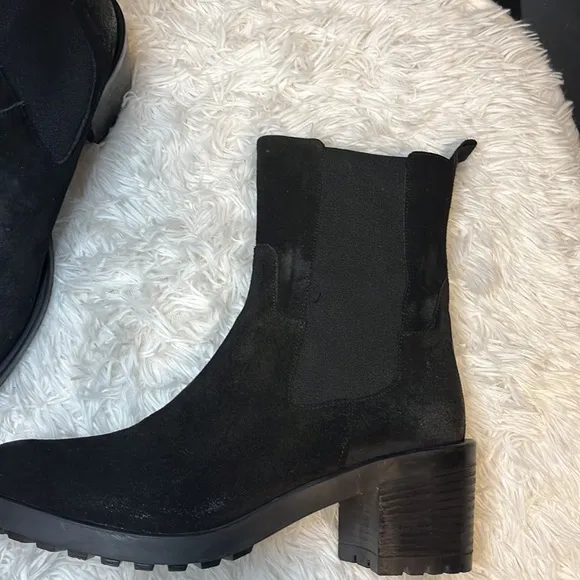 Women’s Emanuele Crasto Black Chelsea Distressed Suede Lug Sole Boots Size 10