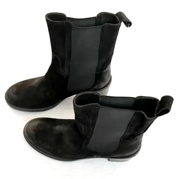 Women’s Emanuele Crasto Black Chelsea Distressed Suede Lug Sole Boots Size 10