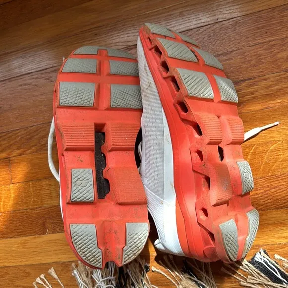 Women’s ON cloudmonster running shoes