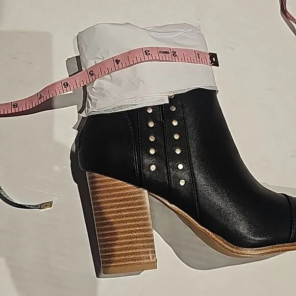 Women's Rivet Ankle Boots  Pointed Toe ,Chunky Stacked Heel, size 6 black