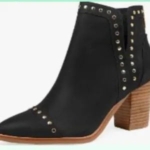Women's Rivet Ankle Boots  Pointed Toe ,Chunky Stacked Heel, size 6 black