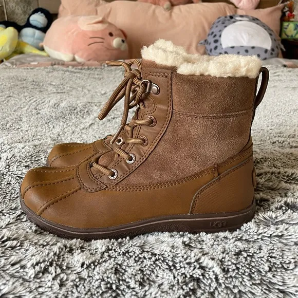 WORN ONCE Girls Chestnut Lace-Up UGG Leggero Fur Snow Boots
