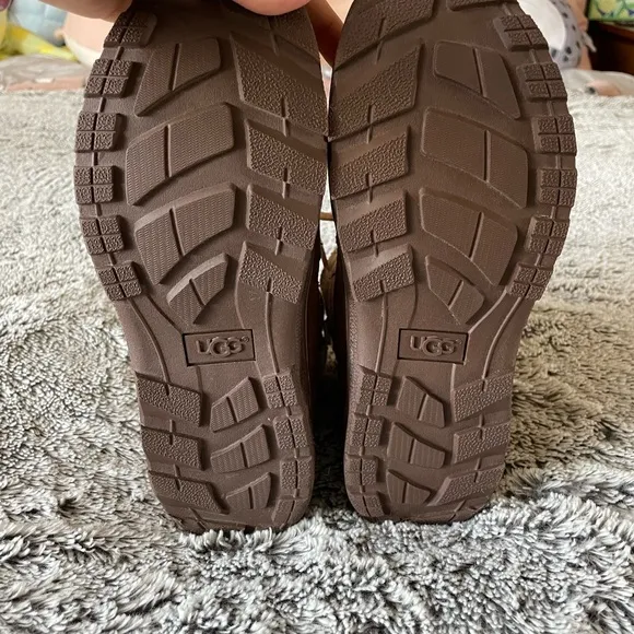 WORN ONCE Girls Chestnut Lace-Up UGG Leggero Fur Snow Boots