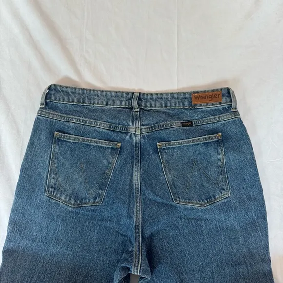 Wrangler High Rise Bold Boot Women's Jeans Size 32x32 Medium Wash NWT