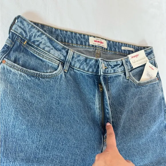 Wrangler High Rise Bold Boot Women's Jeans Size 32x32 Medium Wash NWT