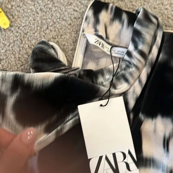 Zara black and white dress. New. Size S.