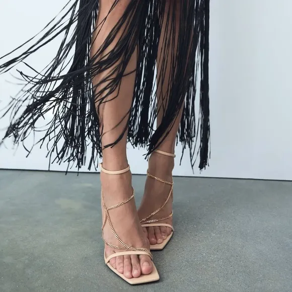 🖤ZARA CHAIN TRIM HEELED LEATHER SANDALS