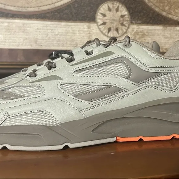 Zara • Z2 Running Sneakers in Grey