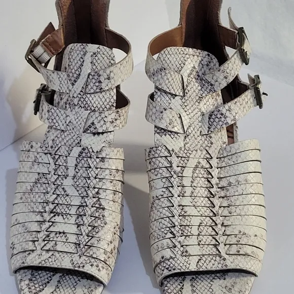 Zodiac Cassie Leather Heel Sandal