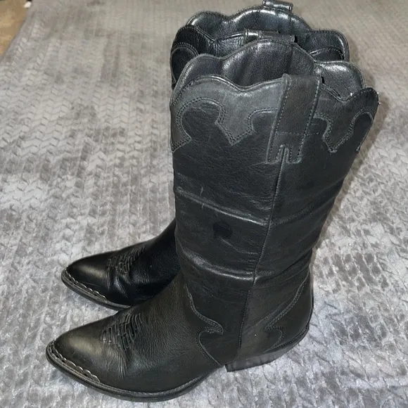 Zodiac Rose Leather Slouch Boots.  Size 8.5.  Vintage. Insulated.